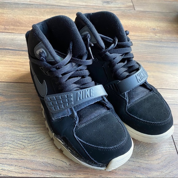 {preloved} Men’s Black Nike High Top Sneakers - Picture 3 of 12